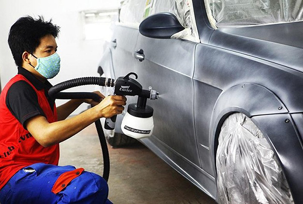 Có nên sơn lại toàn bộ xe hay không?